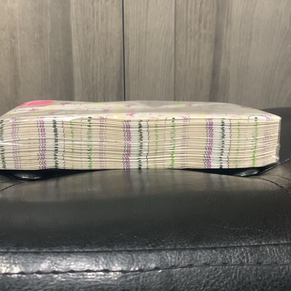 Sanrio Hello Kitty Spring Floral Set of 32 Guest Towels Napkins New In Package - Picture 7 of 9